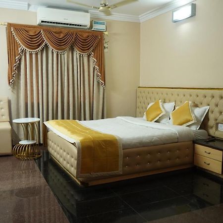 Sai Samrat Hotel Shirdi Exterior foto